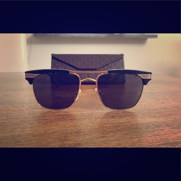 Gucci Sunglasses with Case - Picture 1 of 3